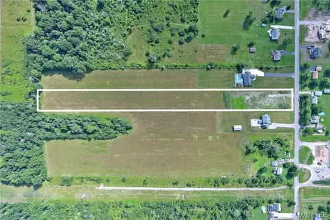 5239 Oakwood Dr, Pendleton, NY 14120