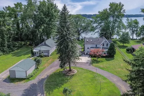 2012 2016 Wildwood Pkwy, Wheatfield, NY 14304