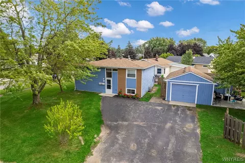 15 Lindan Dr, Depew, NY 14043