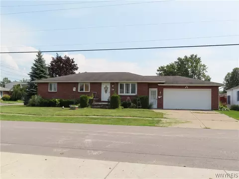 39 1st Ave, Lancaster, NY 14086