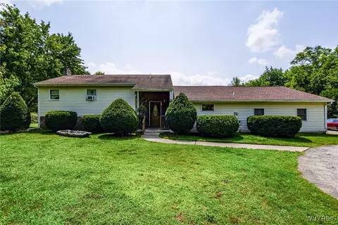 7578 Ridge Rd, Hartland, NY 14067