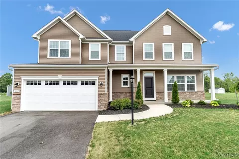 4965 Brauer Dr, Pendleton, NY 14094