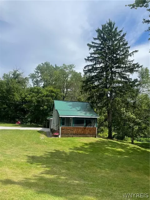 953 Lawrence Ave, Aurora, NY 14052