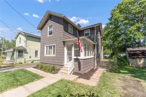 390 Prospect St, Lockport, NY 14094