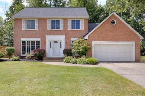 82 Quail Hollow Ln, East Amherst, NY 14051