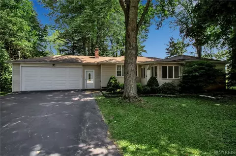 815 Heim Rd, Getzville, NY 14068