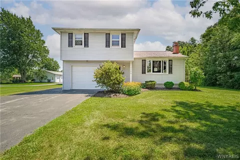 5280 Feigle Rd, Pendleton, NY 14094
