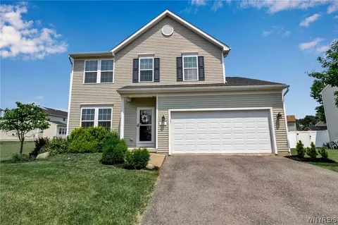 32 Conner Dr, West Seneca, NY 14224