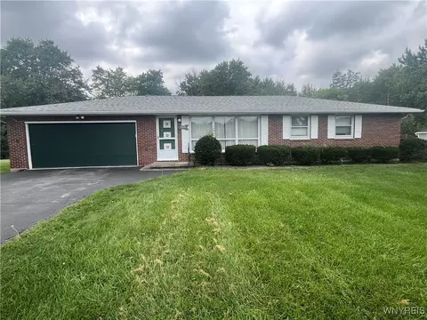 6882 Walmore Rd, Wheatfield, NY 14304