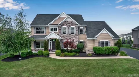 5348 Glenview Dr, Clarence, NY 14031