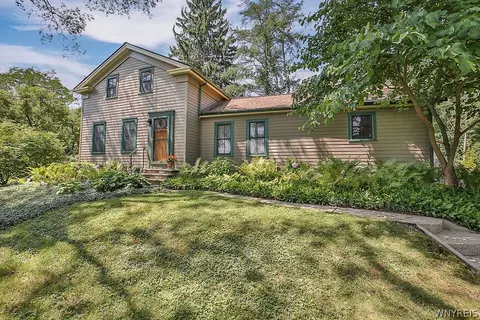193 Old Glenwood Rd, Aurora, NY 14170