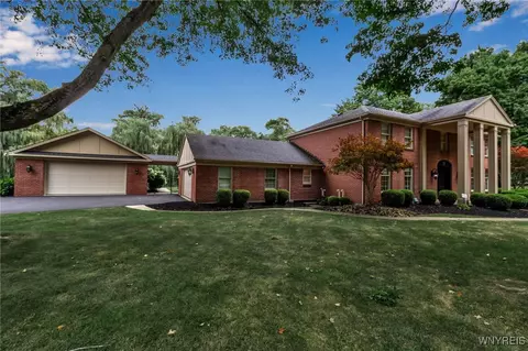 35 Knollwood Ln, Amherst, NY 14221