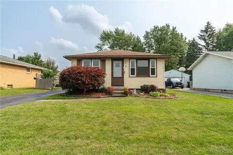 39 Kennedy Dr, Lackawanna, NY 14218