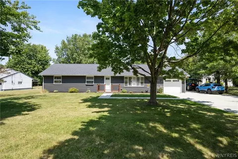 2798 Amsdell Rd, Hamburg, NY 14075