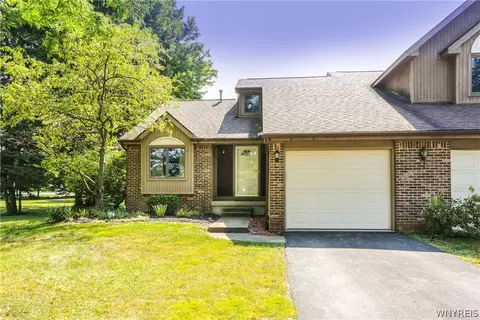 425 Robin Rd, Amherst, NY 14228