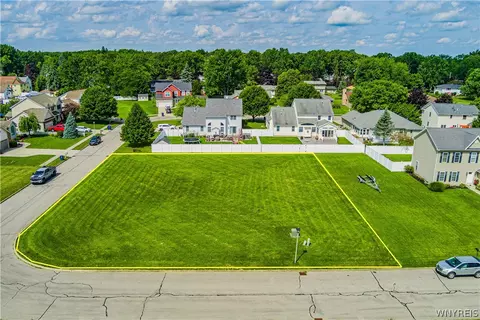 27 Desales Cir, Lockport City, NY 14094