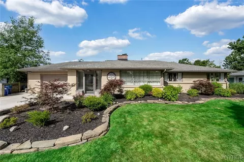 470 Park Club Ln, Amherst, NY 14221