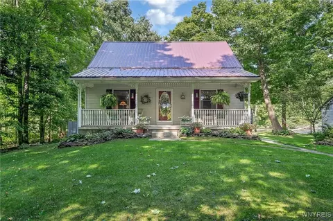 1333 Little Falls Rd, Pembroke, NY 14036