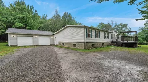 11749 Carpenter Rd, Wales, NY 14169