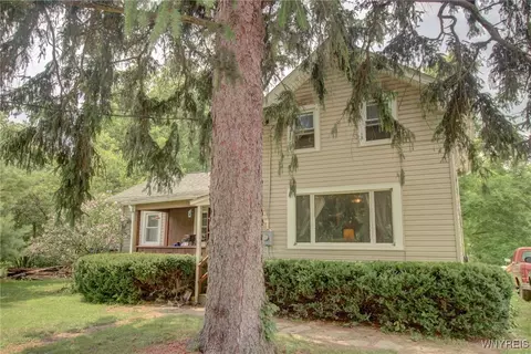 6358 Wolcottsville Rd, Royalton, NY 14001