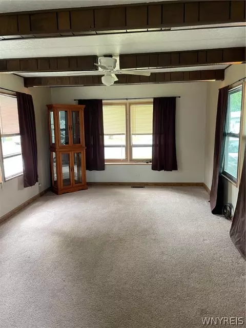 1084 Creekside Dr, Evans, NY 14047 photo 3