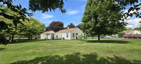 60 B St, Niagara Falls, NY 14303