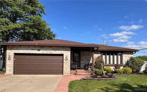 67 Bradwood Rd, West Seneca, NY 14224