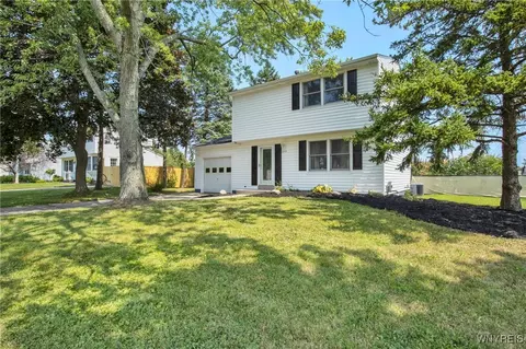 273 Fawn Trl, West Seneca, NY 14224