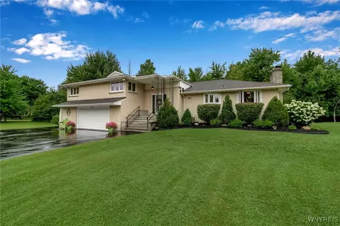 6804 Scottsdale Rd, East Amherst, NY 14051