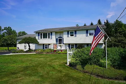 2471 Hess Rd, Appleton, NY 14008