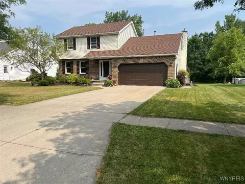 19 W Lake Forest Pkwy, Lancaster, NY 14086