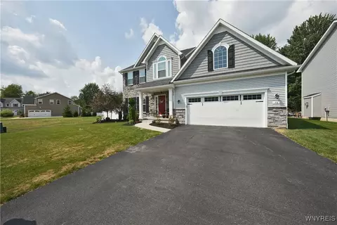 58 Stonebridge Dr, East Amherst, NY 14051