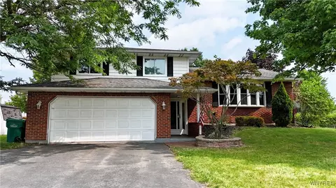 6393 Jennifer Dr, Lockport, NY 14094