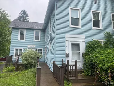 37 Hamburg St, Aurora, NY 14052