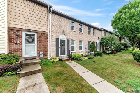 132 Stepping Stone Ln, Orchard Park, NY 14127