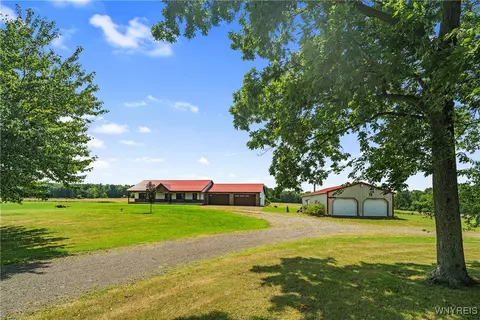 757 Hopper Rd, Hanover, NY 14062
