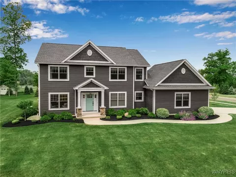 6850 Castle Rdg, Hamburg, NY 14075