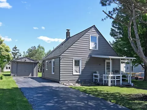 42 Beech Rd, Amherst, NY 14226