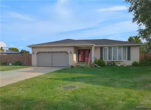 190 Lexington Grn, West Seneca, NY 14224