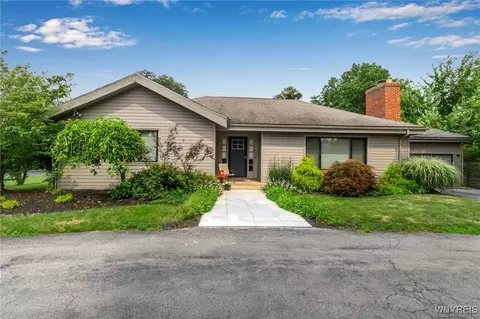 884 N Forest Rd, Amherst, NY 14221