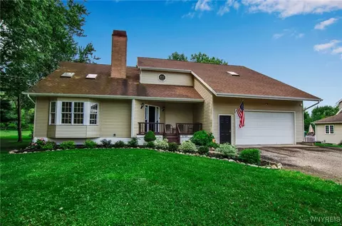 5750 Stone Rd, Lockport, NY 14094
