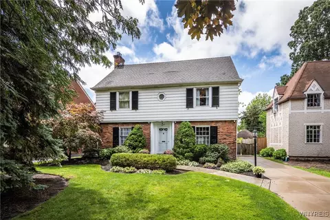 333 Brantwood Rd, Amherst, NY 14226