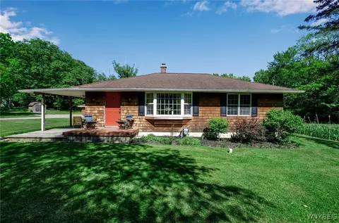 92 Mitchell Rd, Aurora, NY 14052