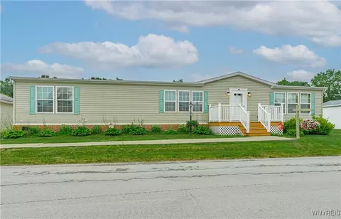 9837 Sandringham Dr, Clarence, NY 14031