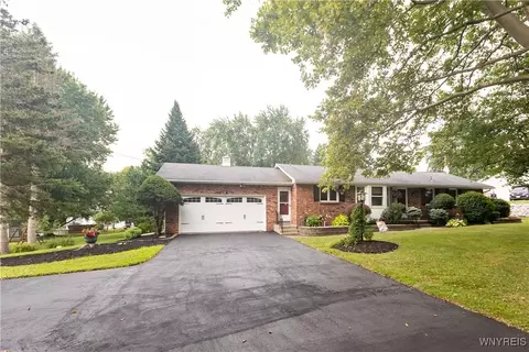 101 Valley View Dr, Elma, NY 14059