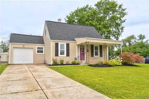 19 Hemlock Ln, Amherst, NY 14226