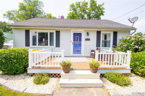 5814 Griffin St, Sanborn, NY 14132