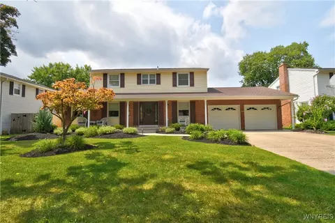 66 Willow Ln, Amherst, NY 14228