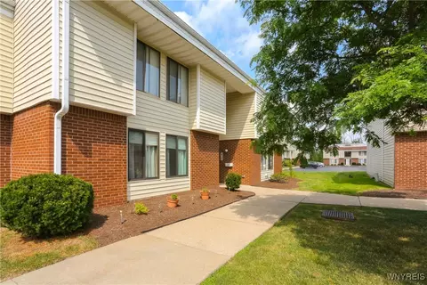 27 Coolbrook Ct #A, East Amherst, NY 14051