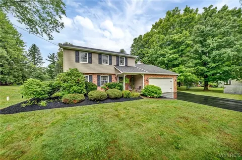5975 Old Orchard Dr, Hamburg, NY 14075